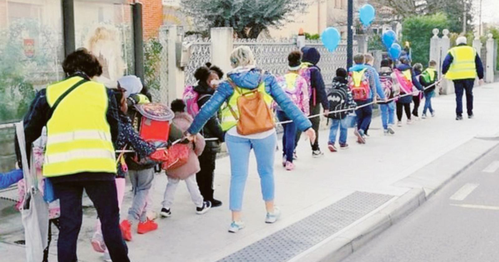 Pedibus e pulmino, in aula a 0 smog