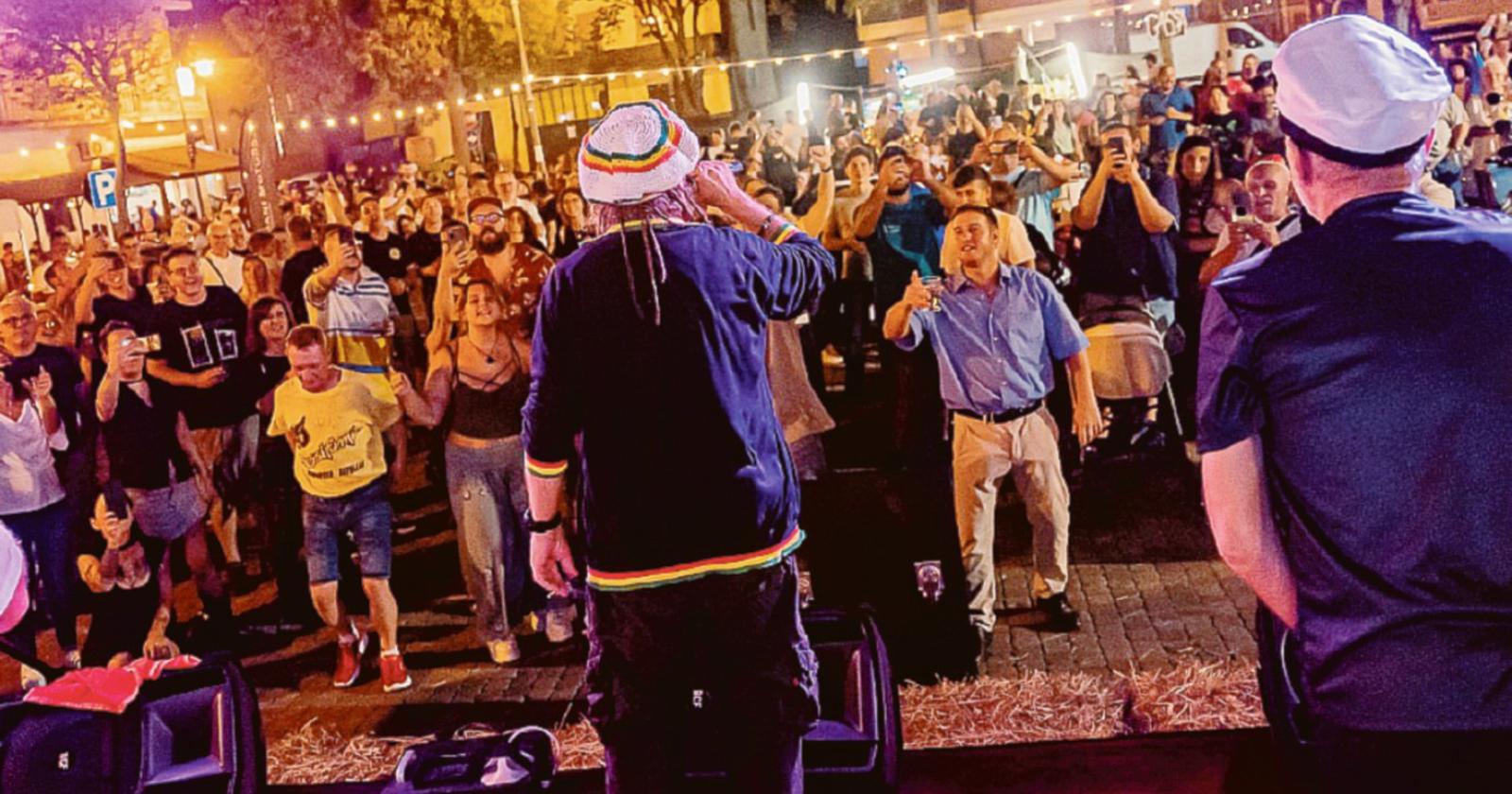 Vespe e trattori, grande festa