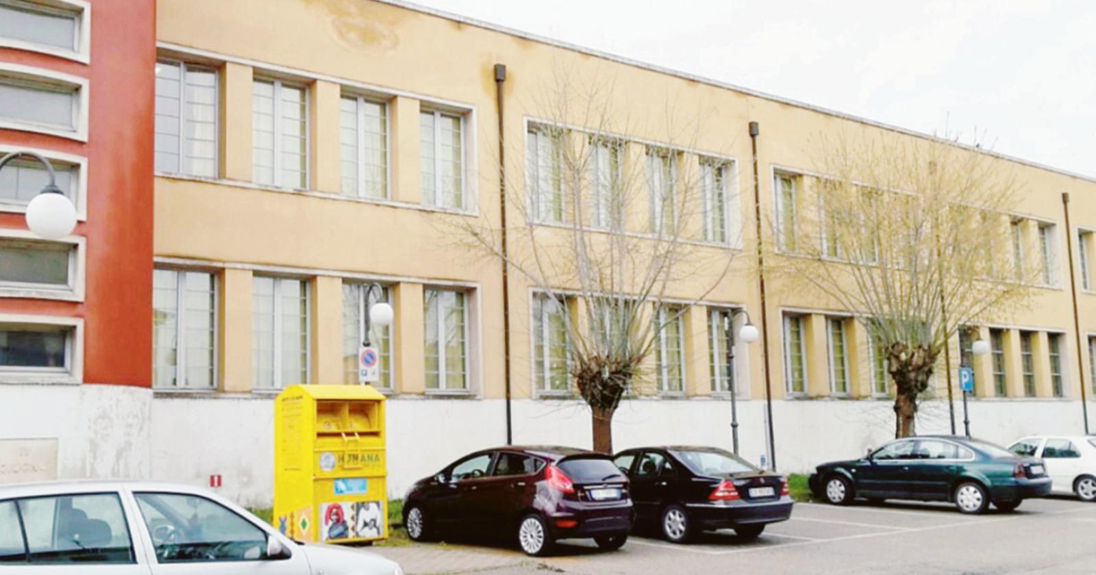 Basta infiltrazioni nella scuola