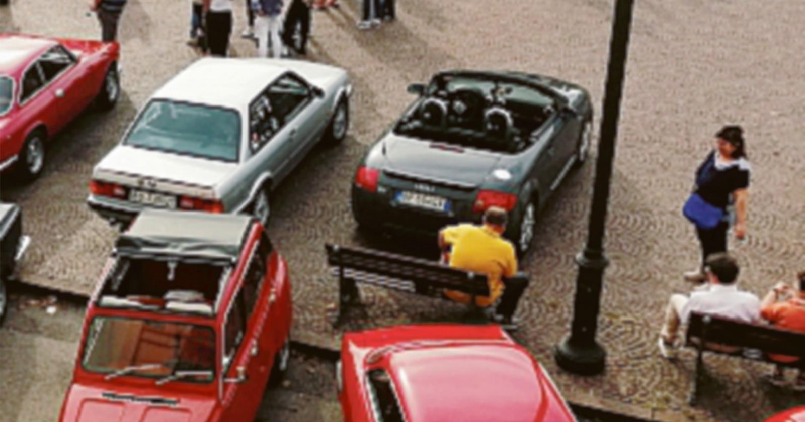 Auto storiche in piazza 