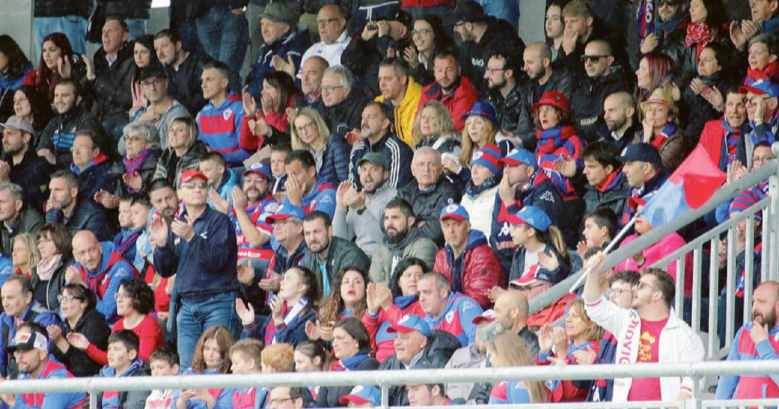 “Non è sicura”: chiusa la tribuna Lanzoni