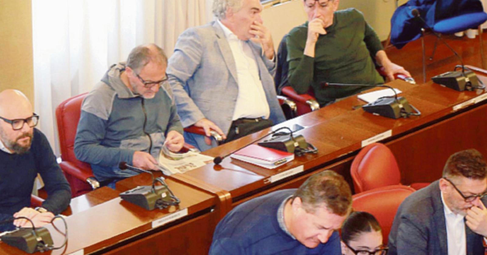 Iras al centro delle interrogazioni