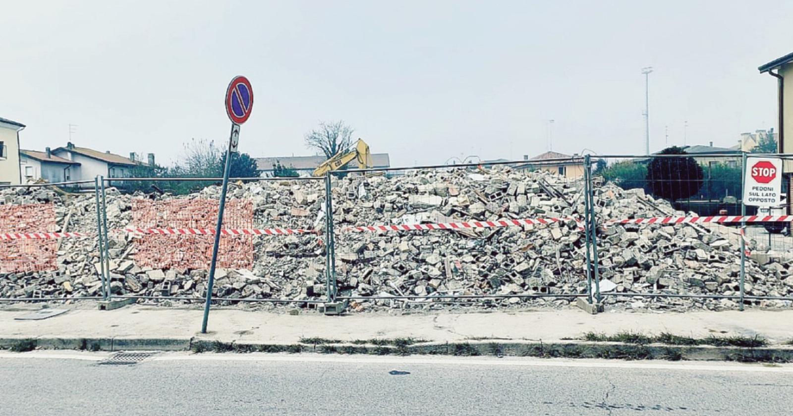 Addio centro sociale, tutto giù