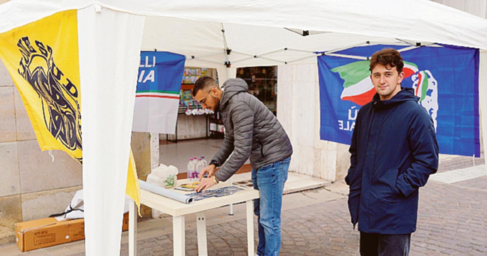 In piazza il banchetto per la caduta del Muro di Berlino