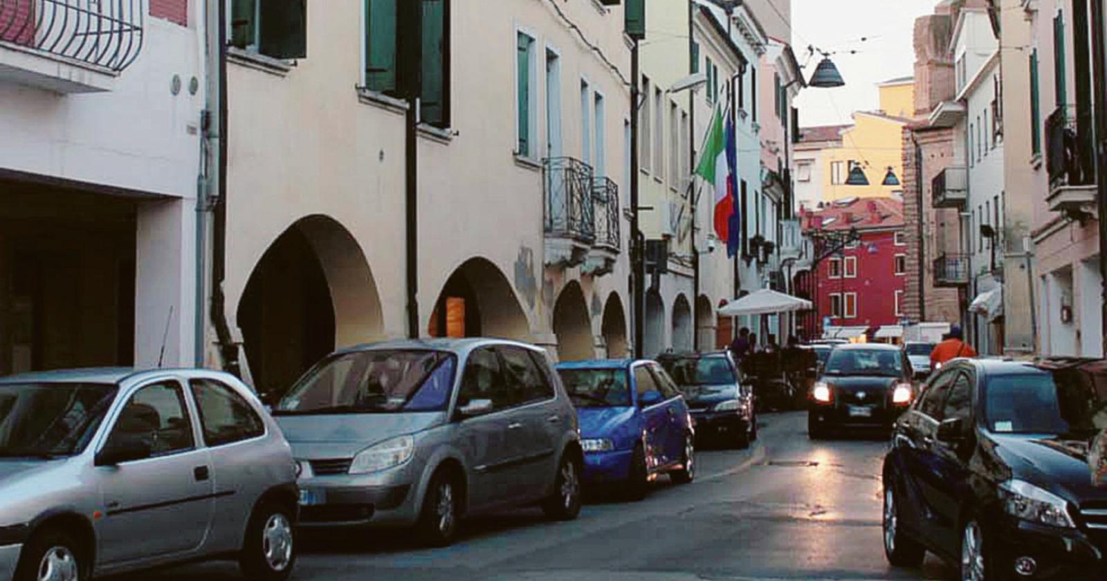 Strada sbarrata al piano del traffico