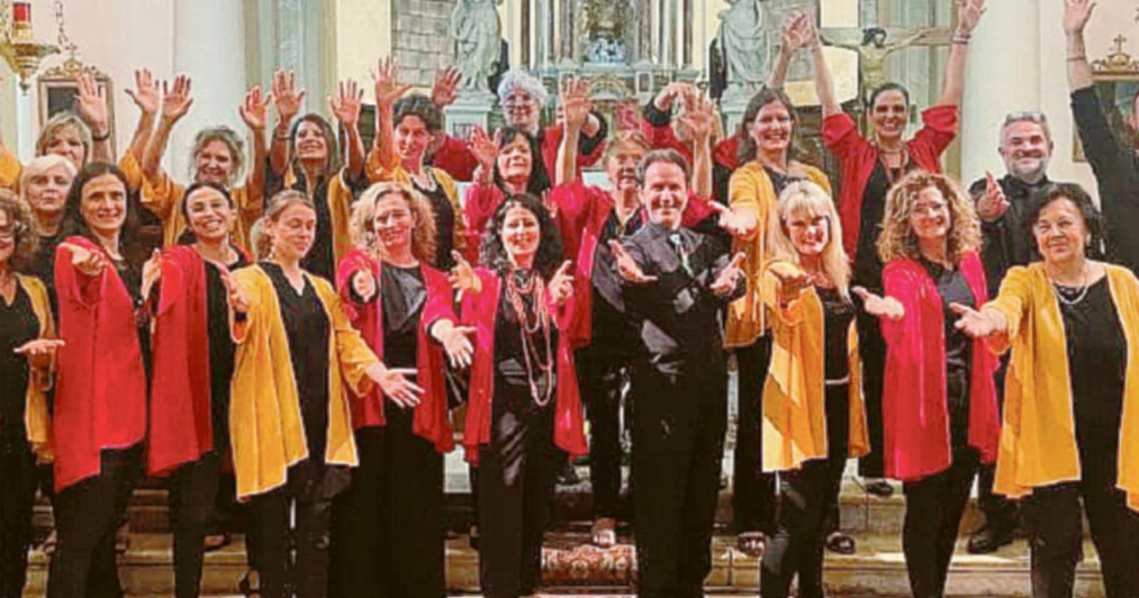 Il Delta Gospel Voices sale sul palco 