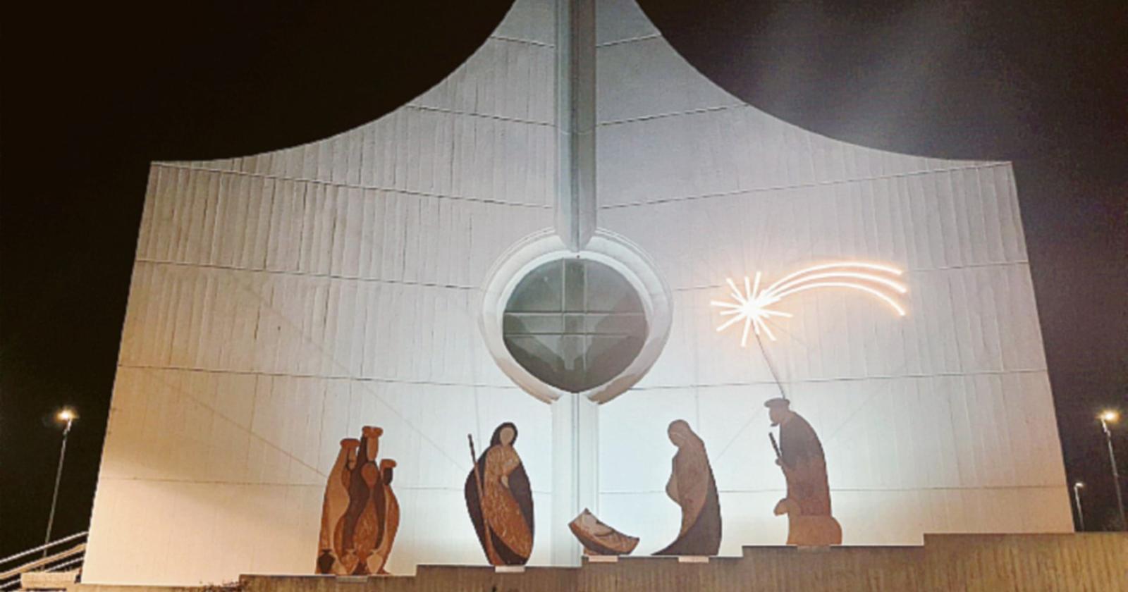 Il presepe artistico davanti al santuario