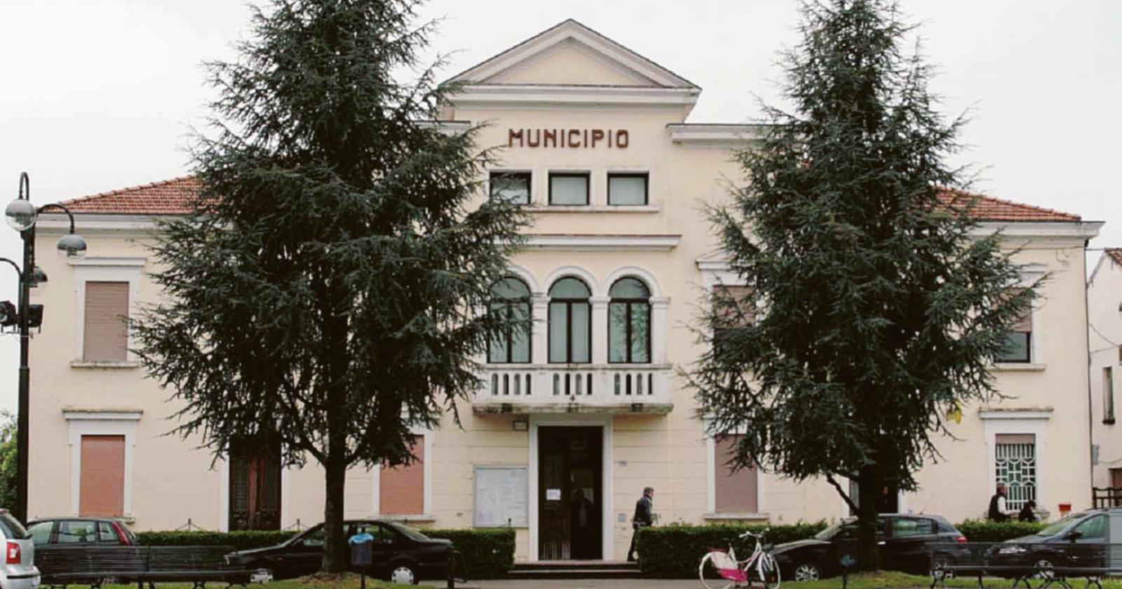 Ok alla mozione per riaprire la banca