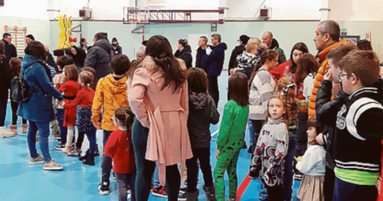La Befana abbraccia l’Aics