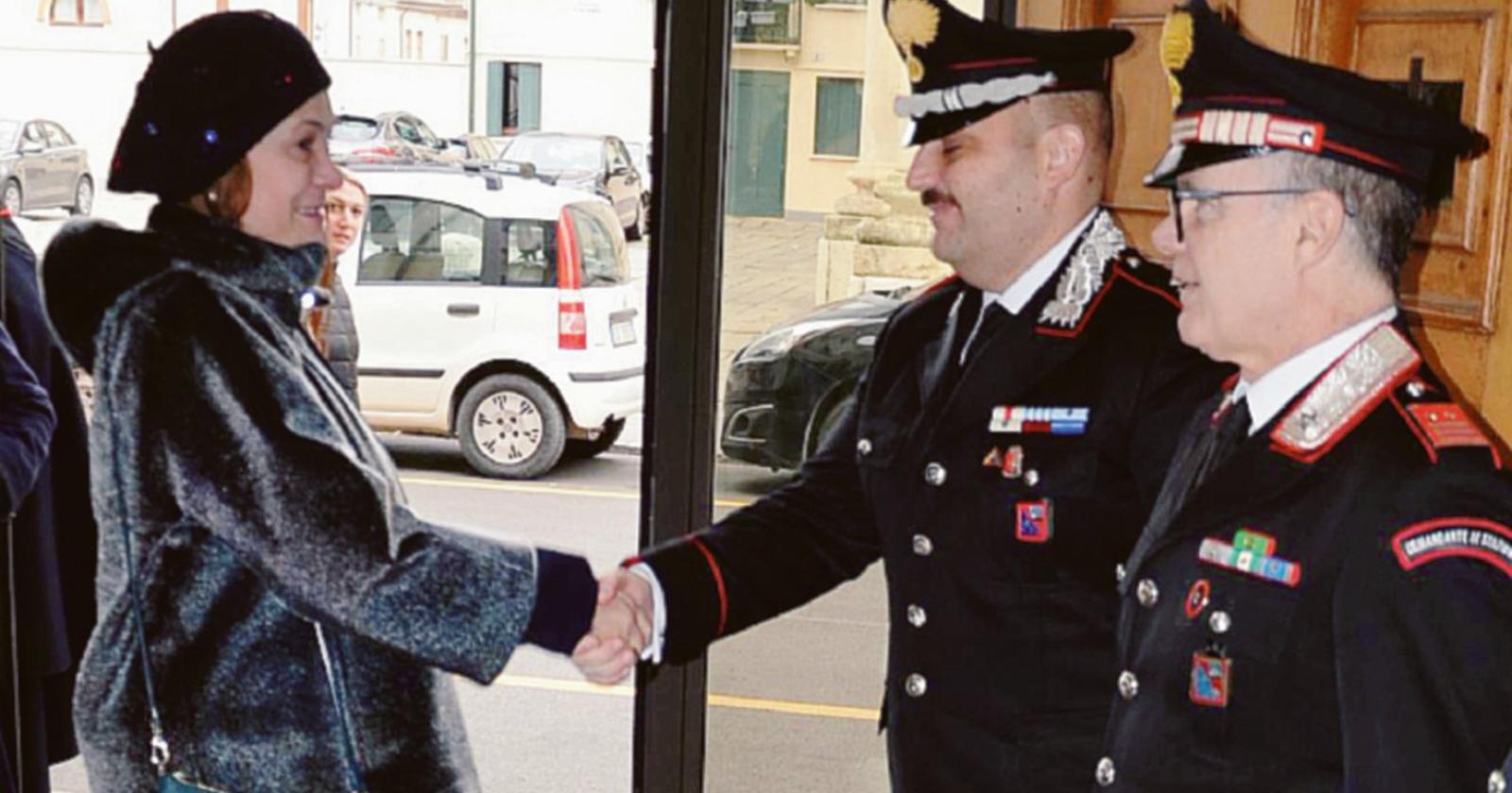 Prefetto in visita dai carabinieri