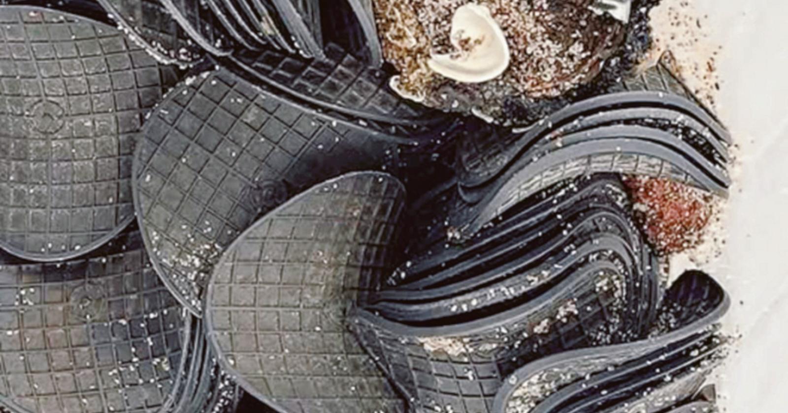 Il mare ci restituisce rifiuti misteriosi