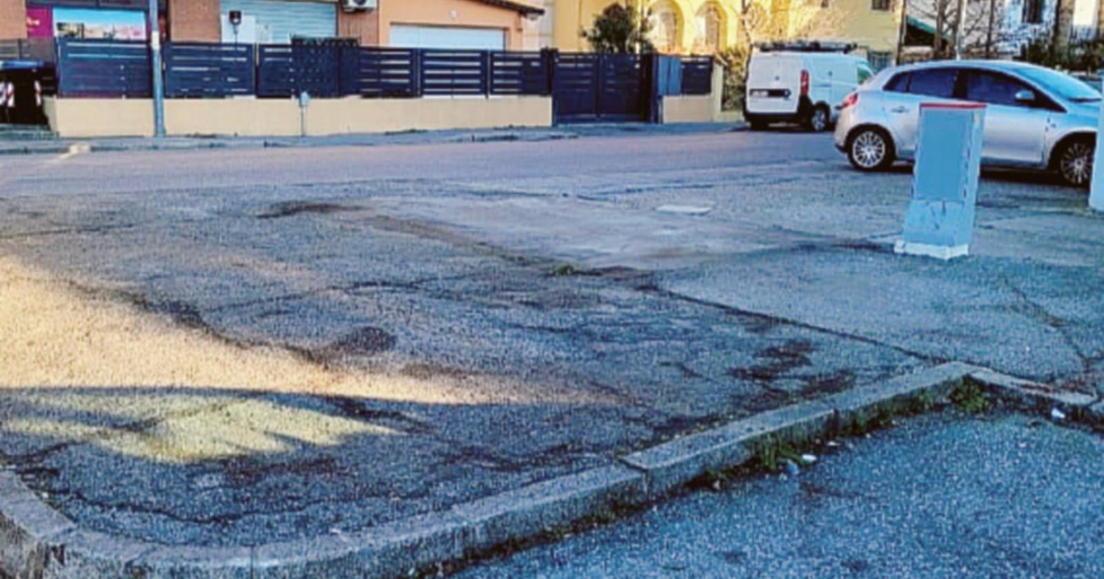 Abbattuta l’edicola di via Mascagni resta soltanto la colonnina elettrica