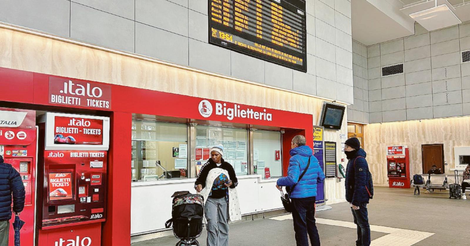 Sciopero dei treni, binari deserti