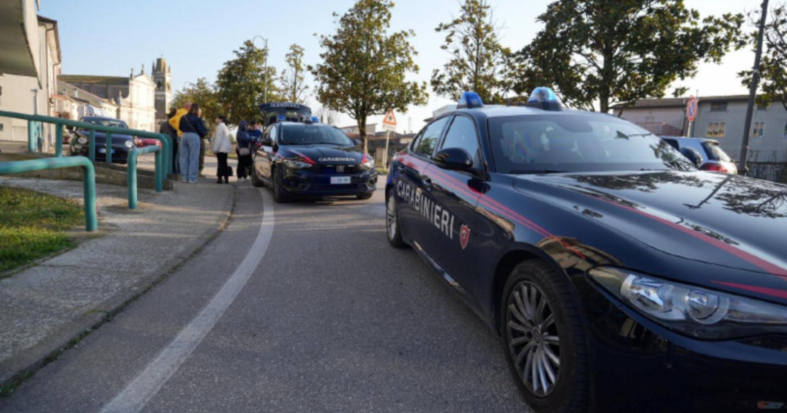 Scontro tra auto e moto, centauro ferito alla gamba