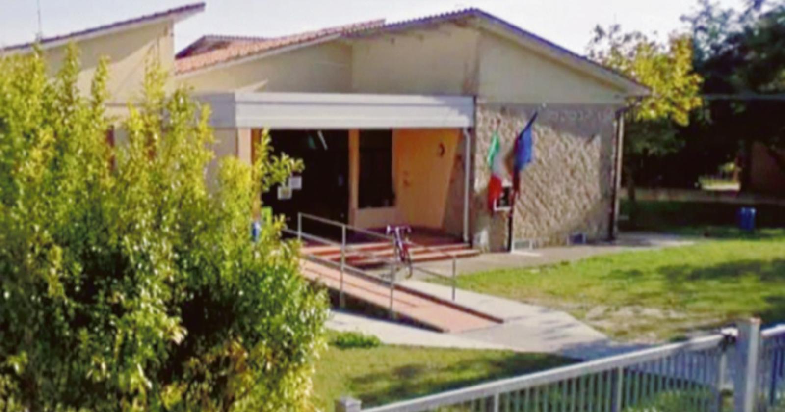 Via i piccioni dai nuovi uffici comunali