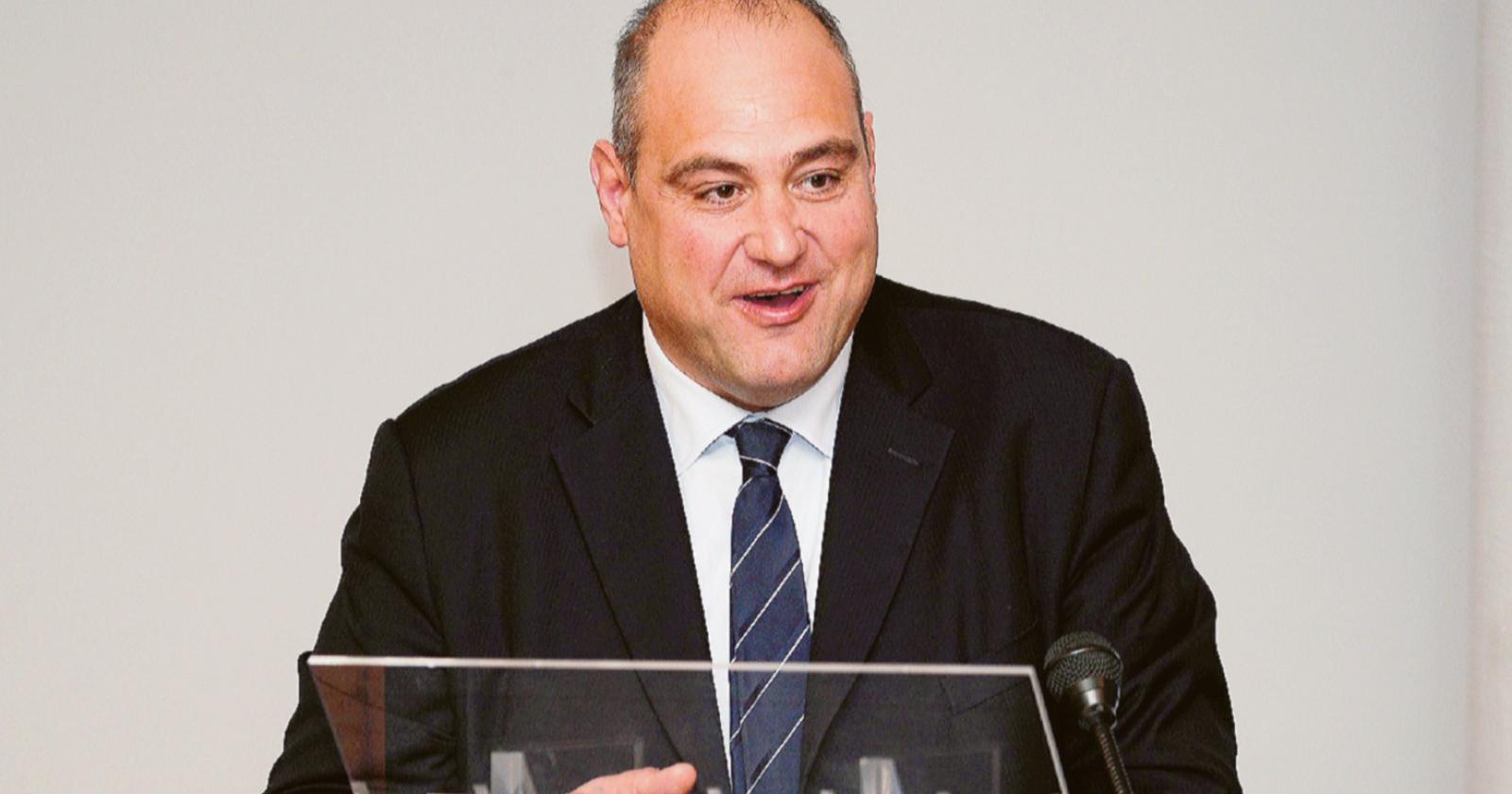Giunta, Zangirolami prende tempo