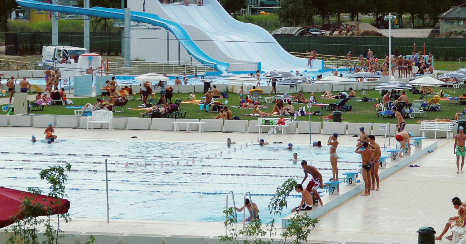Piscina esterna, caccia ai soldi