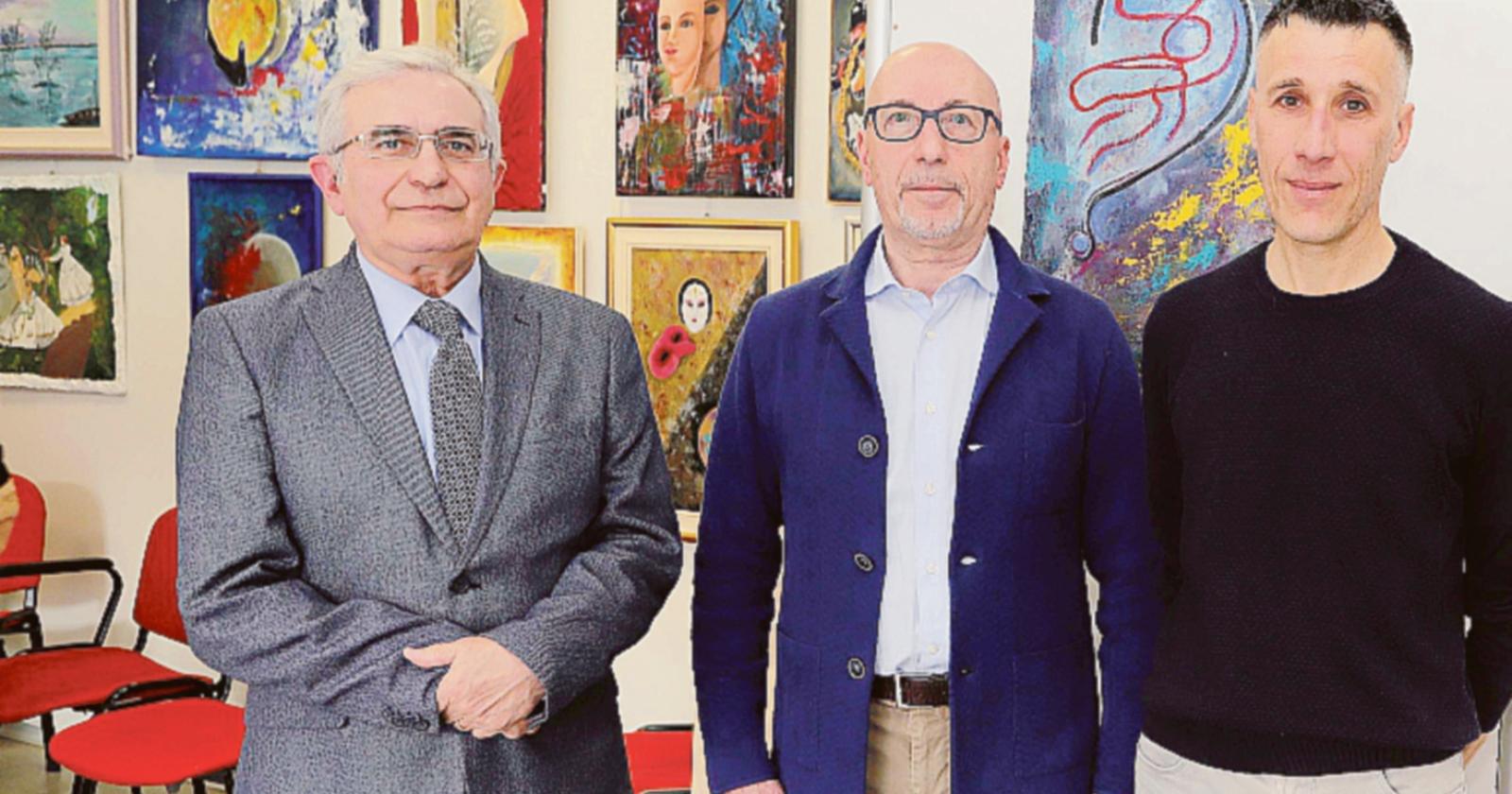 In piazzetta esposti i quadri della nonna di Giulia
