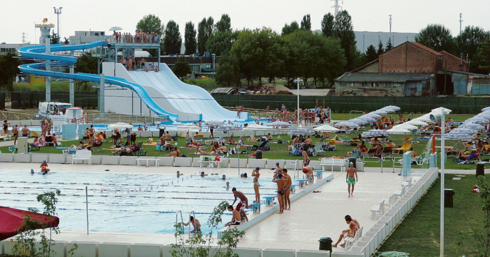 Piscina esterna pronta per l’estate