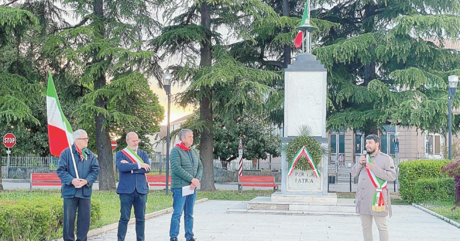Cortei e omaggi per la memoria