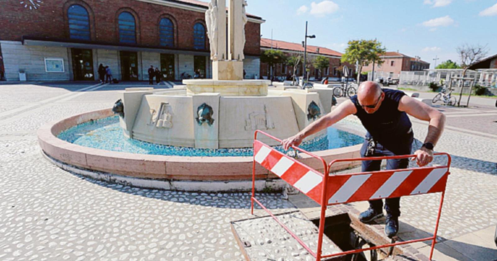 E’ tornata a zampillare la fontana alla stazione