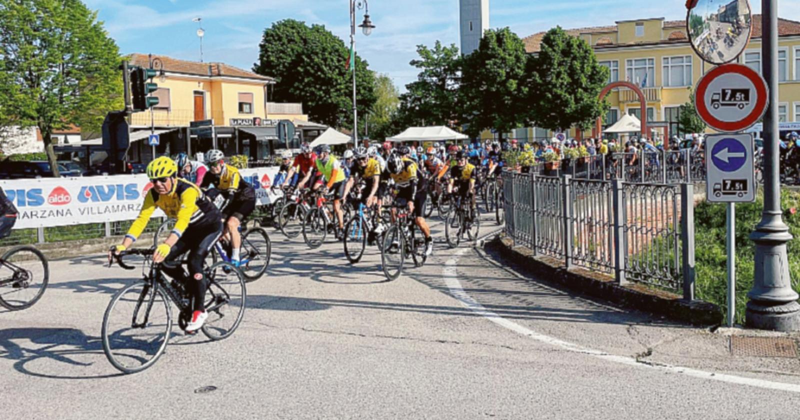 In 170 in bici per la libertà