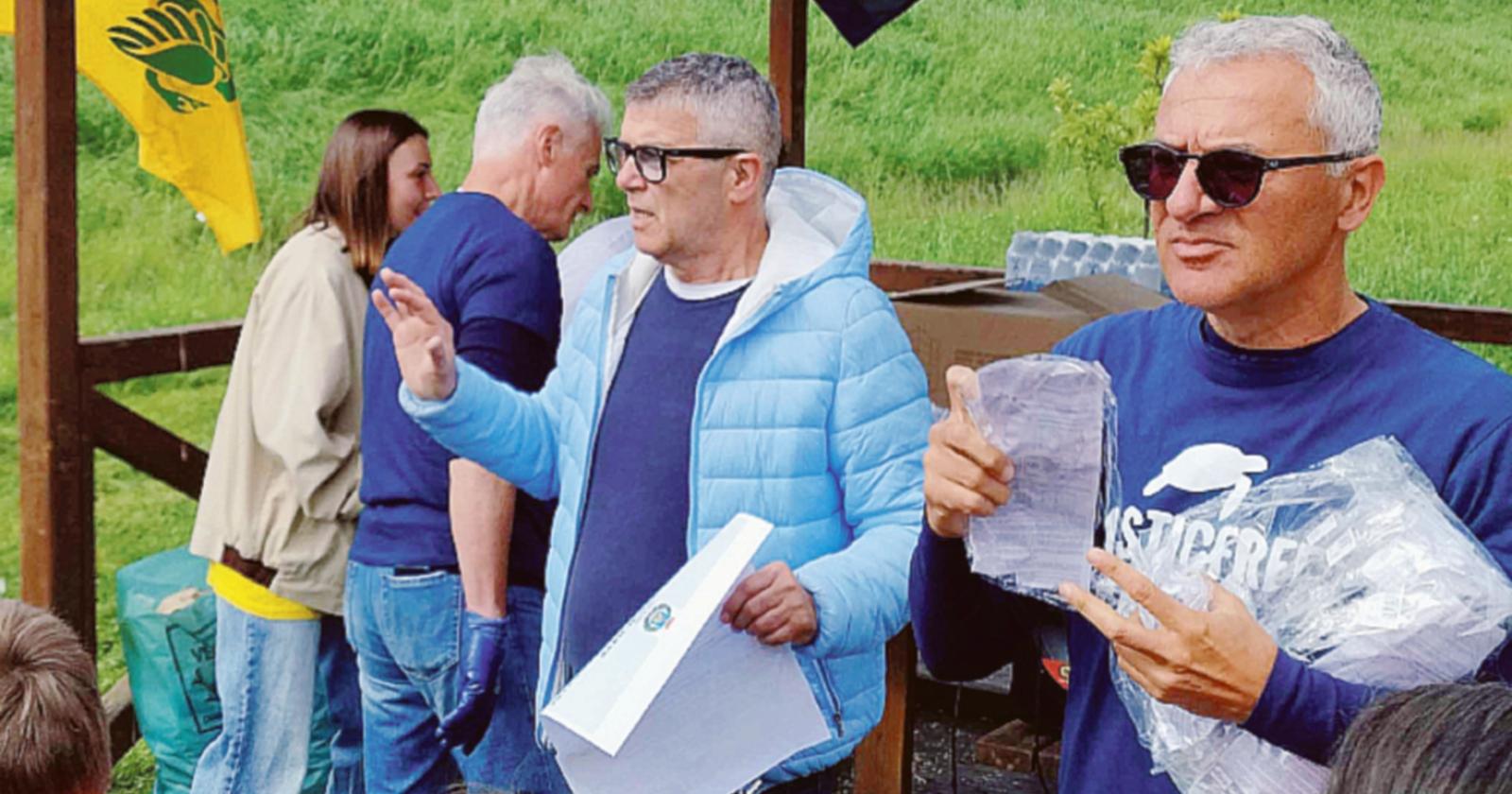 Piccolo esercito a pulire le riviere