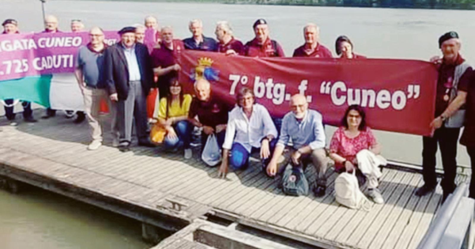 Il battaglione scende in piazza