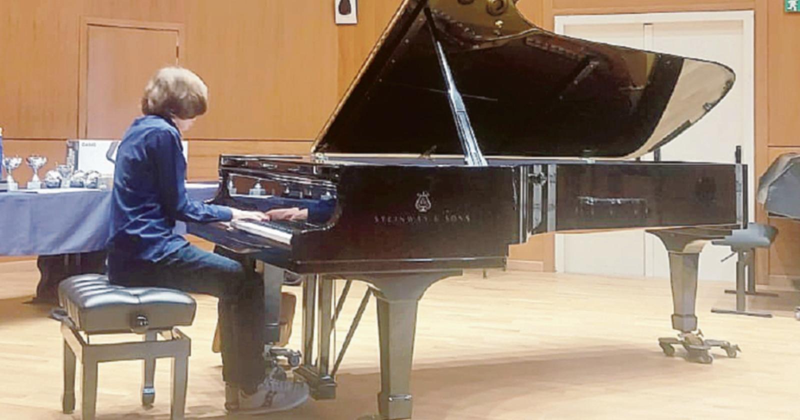 Un giovane talento della tastiera 