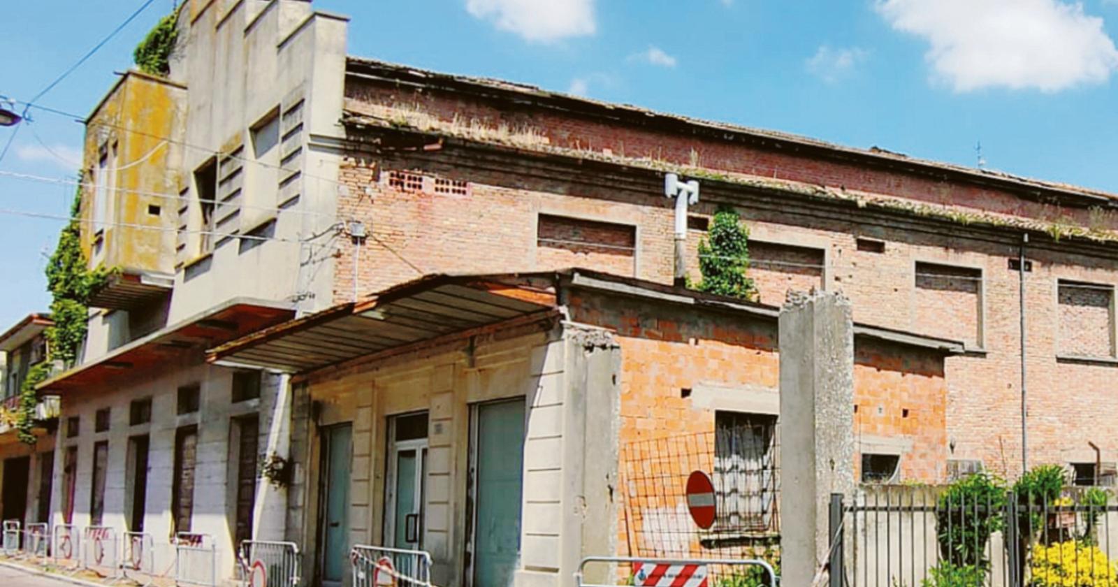 Ex cinema, al via la demolizione