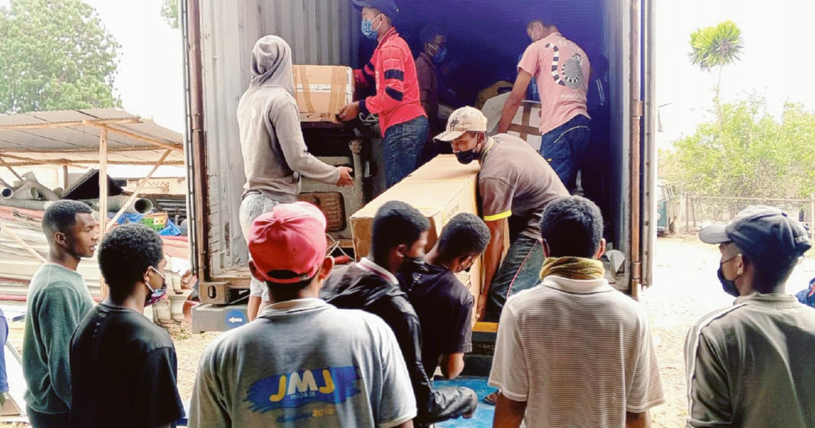 Gruppo Missionario, un container pieno di speranza