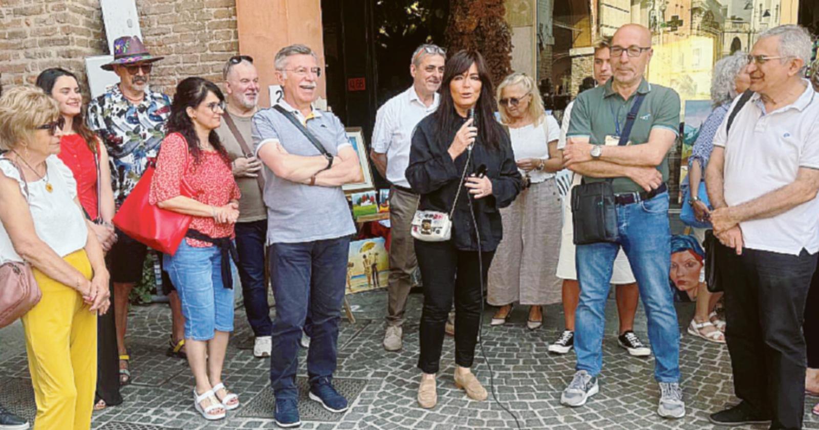 Mostra a cielo aperto nelle piazze