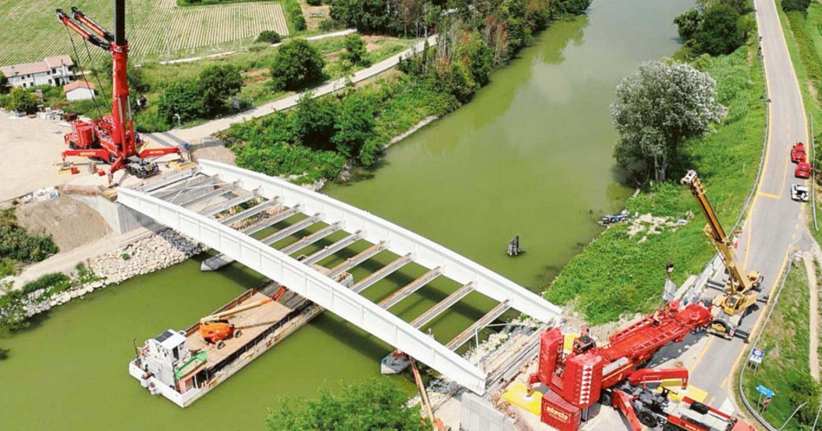 Il ponte è tornato al proprio posto