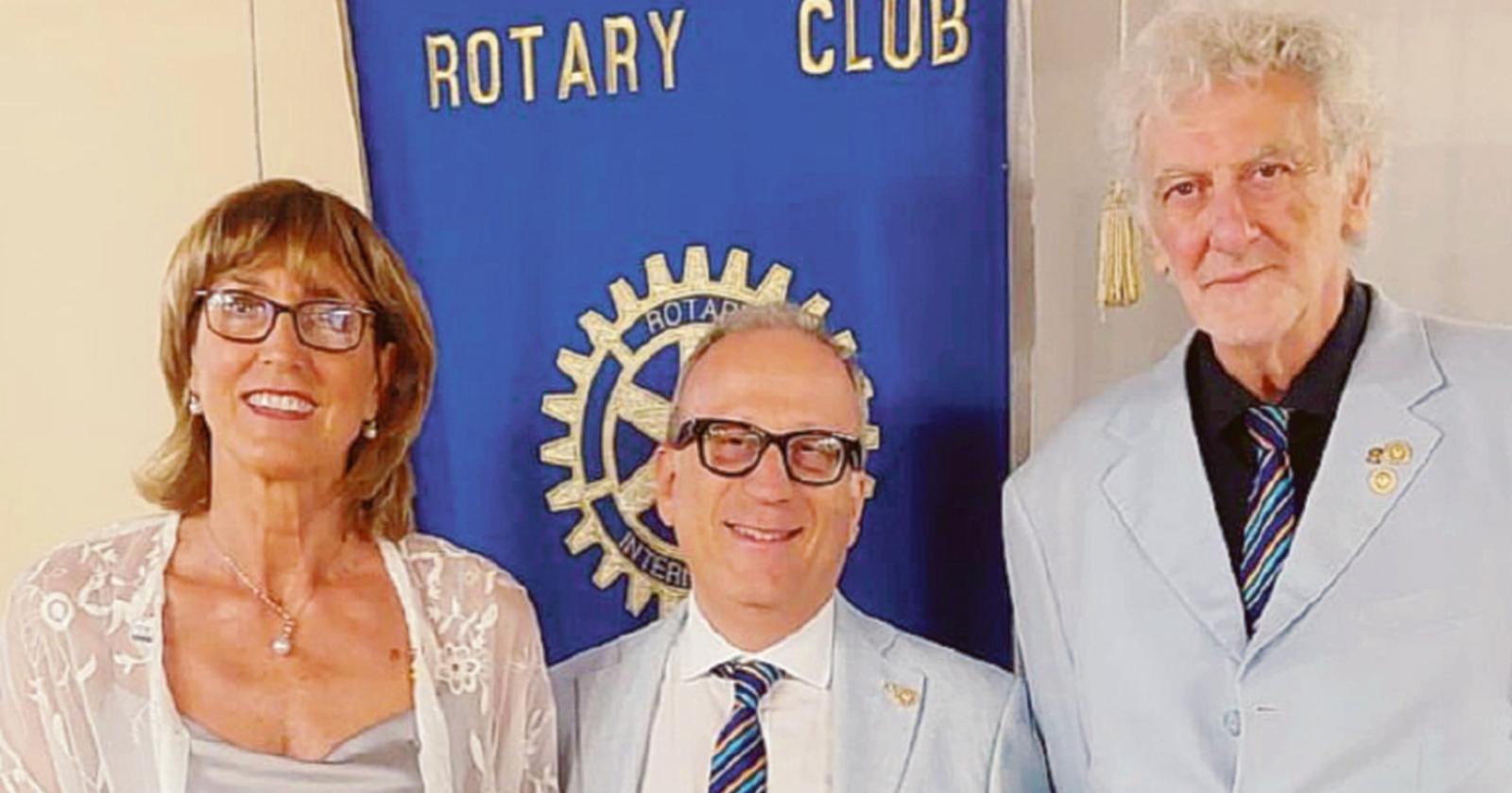 Collare e sostegno a scuole e salute