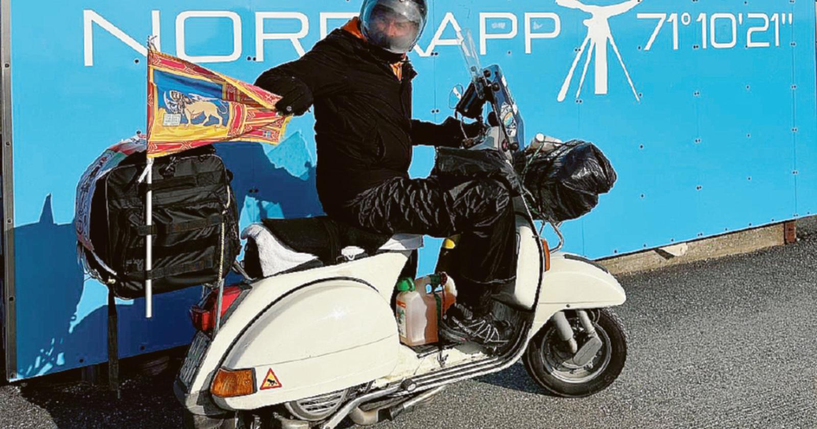 In sella a una Vespa fino a Capo Nord