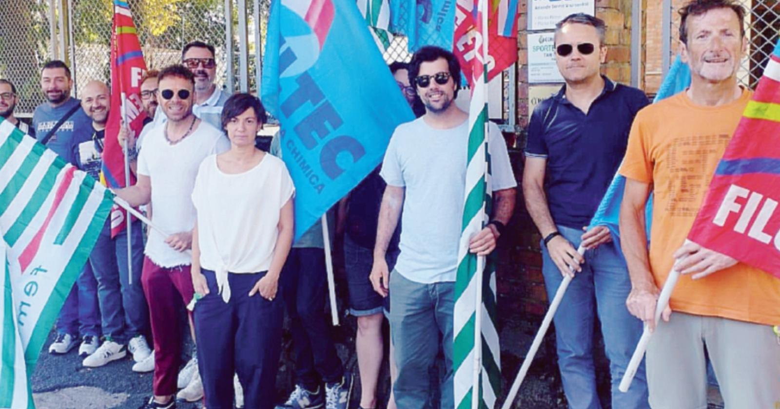 As2, dipendenti in protesta