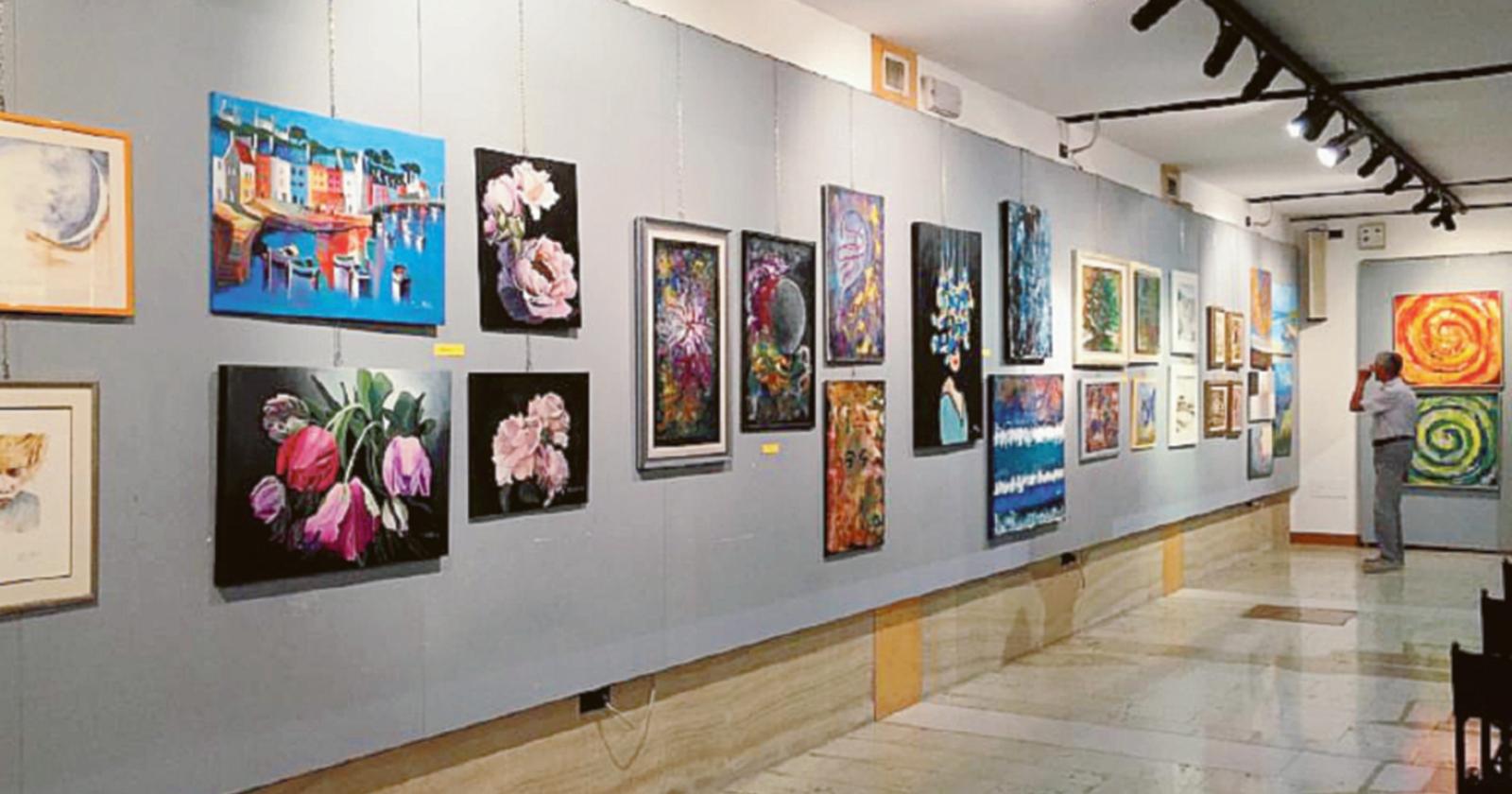 In Pescheria pittura, musica Rugby, Socrate 