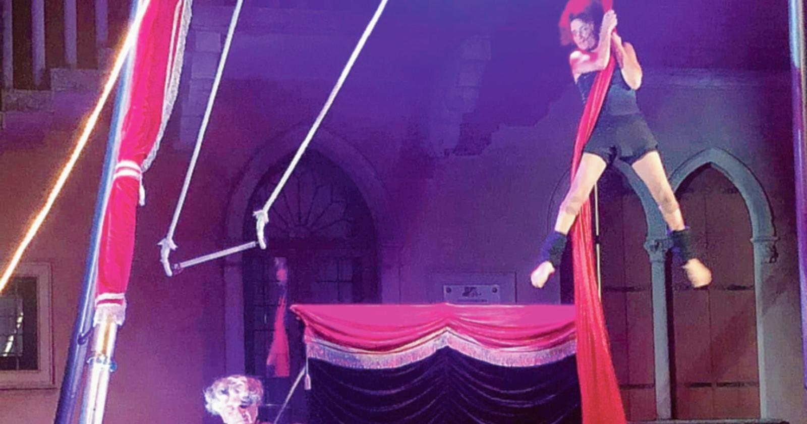 &ldquo;Kalinka&rdquo;, acrobazie in piazza