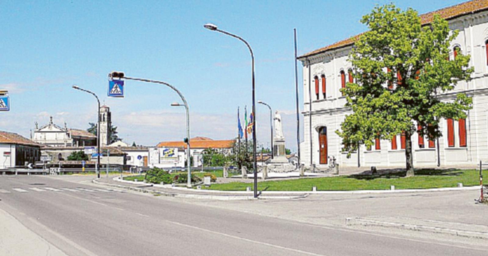 Cantieri per rifare le strade in paese