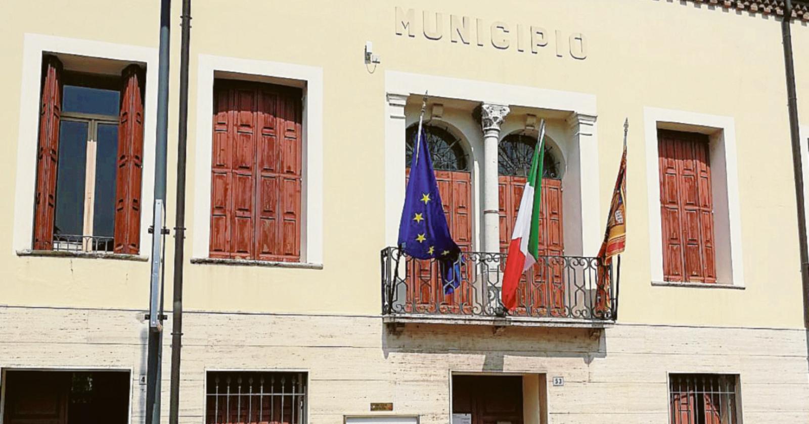 Opere pubbliche e social sul tavolo