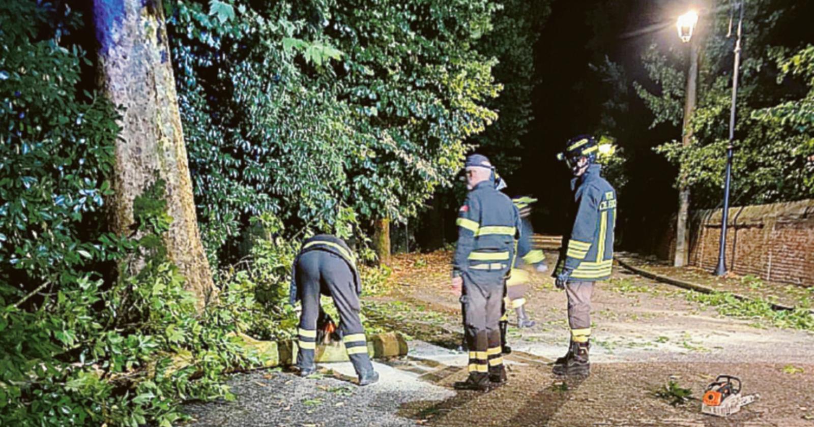 Temporale notturno, disagi e blackout