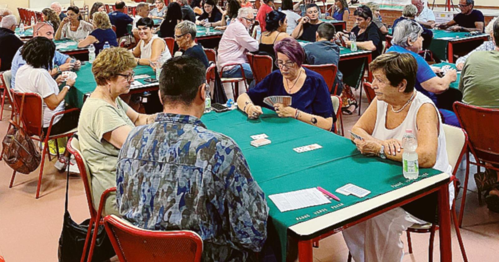 Un burraco per la solidarietà