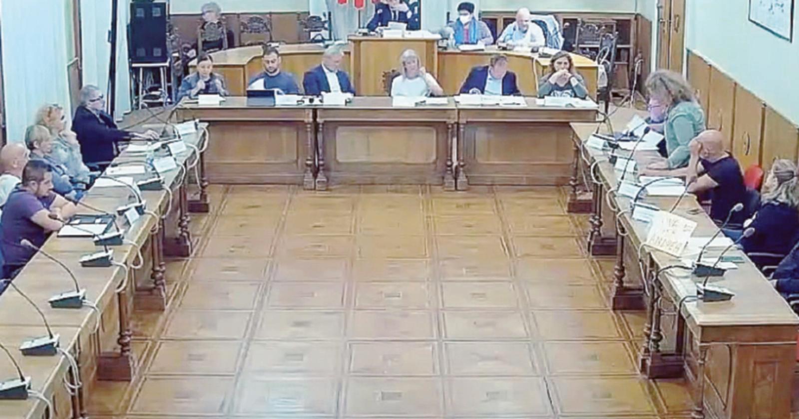 In aula si discute la Variante 7