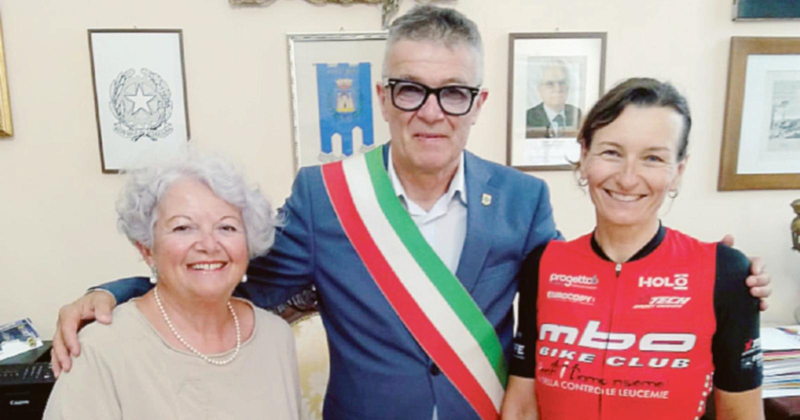 La ciclista amica di Ail accolta anche dal sindaco