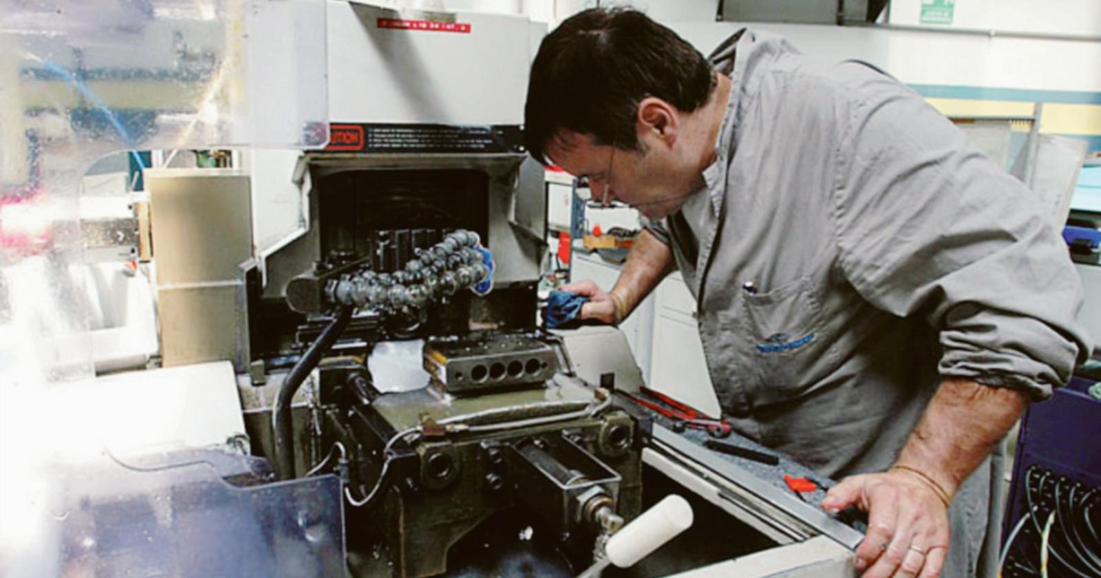 Lavoro, l’emorragia è nell’industria