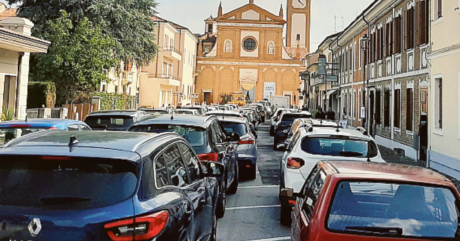 Tutti a benedire la macchina!