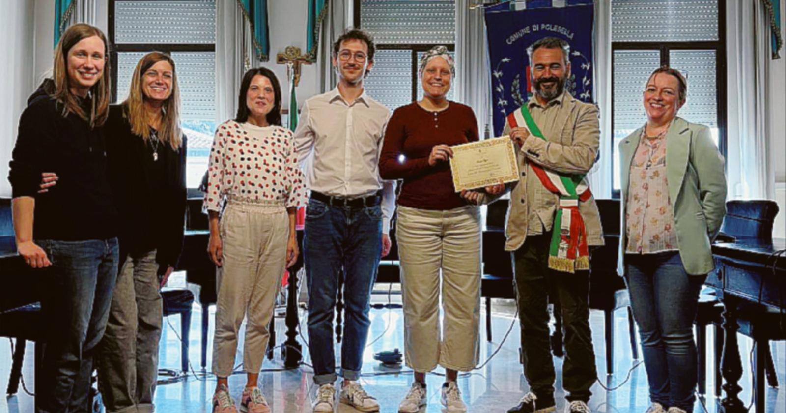 Passaggio di testimone in biblioteca