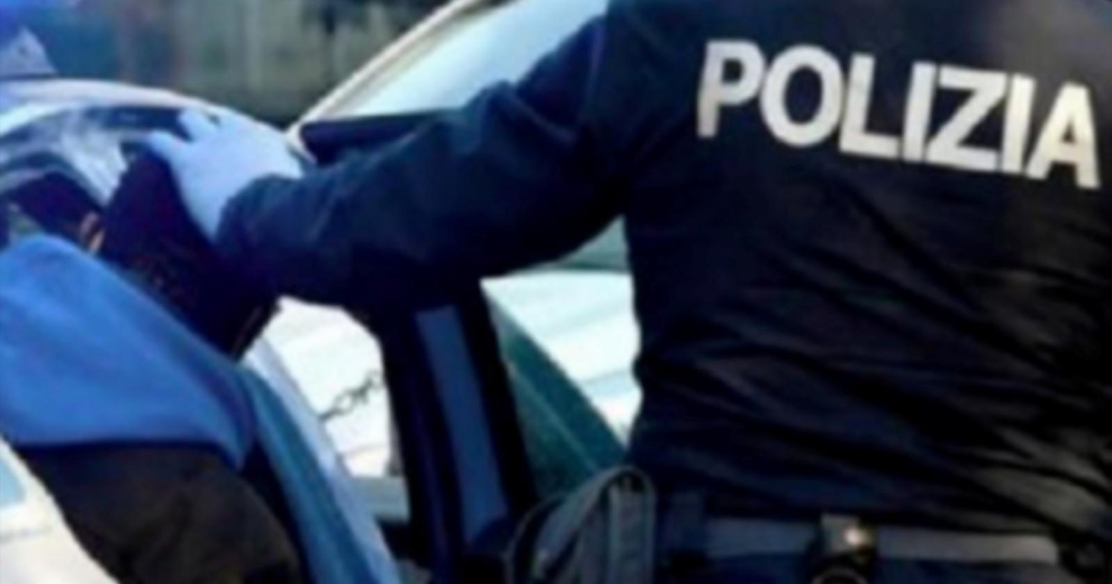 Un pacco di cocaina sull’autocarro a nolo
