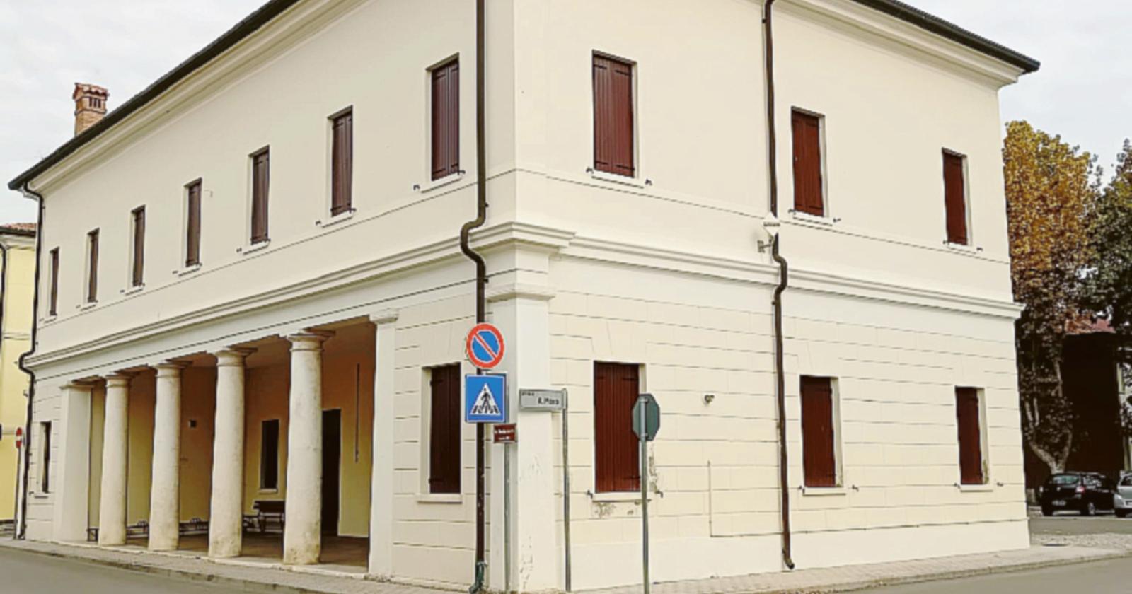 In paese, due strutture si rifanno il look