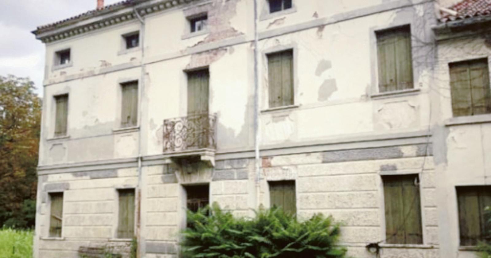 Una distesa di case senza abitanti